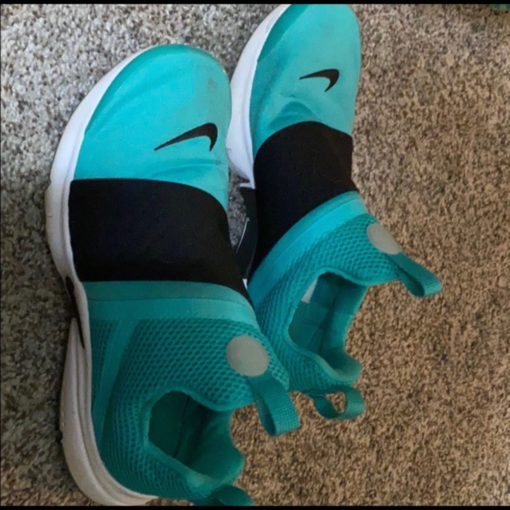 nike tennis shoes